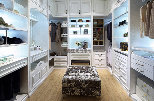 如何定制衣帽間？定制衣帽間的標(biāo)準(zhǔn)尺寸是多少？