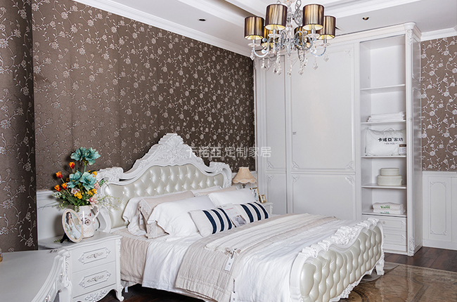 平開門衣柜怎么樣？平開門衣柜的優缺點有哪些？