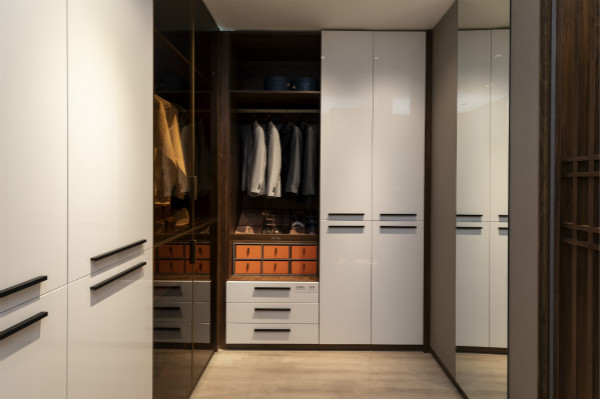 2021開定制衣柜店要了解什么？定制衣柜加盟需注意這幾點